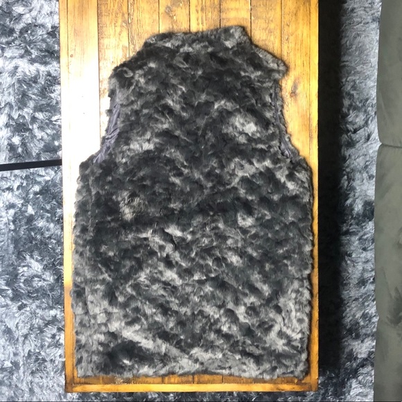 Forever 21 Faux Fur Vest - Picture 2 of 3